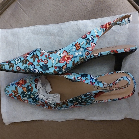 Shoes - Picture 2 of 3